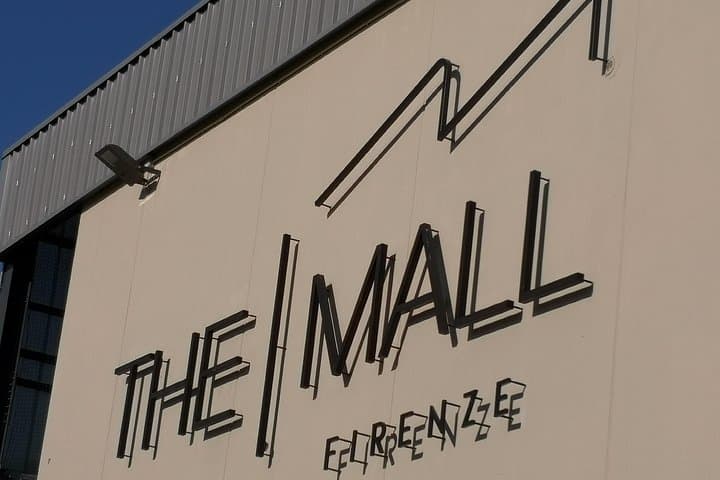 Chauffeured Luxury Transfer to The Mall Outlet in Reggello from Florence photo 5