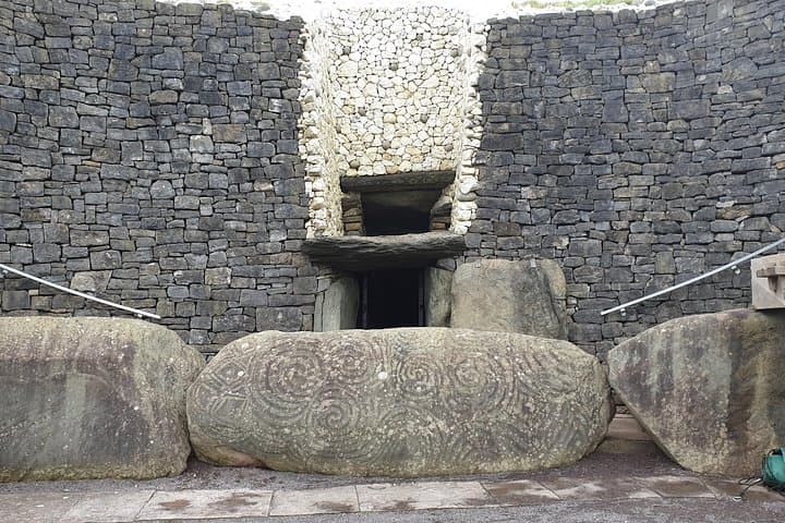 Exploring Newgrange: Day Trip to Brú na Bóinne and the Boyne Battlefield photo 2