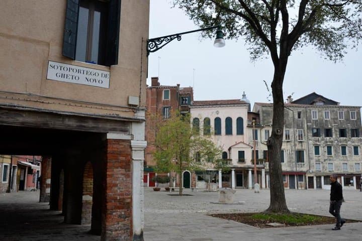 Venice Walking Tour and Mini Cruise: Rialto, Ghetto & Giudecca Highlights photo 6