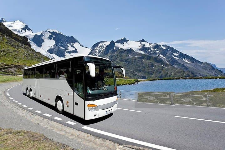 Dubai Airport Bus Transfer: Private One-Way Coach for Groups (15 Pax)
