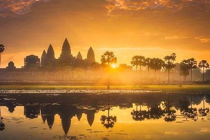 Private Angkor Wat Sunrise Tour: Sunrise Entry & Full-Day Temple Hopping photo 2