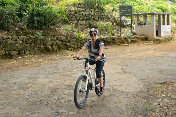 Cycling to Belilena Cave: Kitulgala Rubber-Plantation Ride and Jungle Hike photo 4