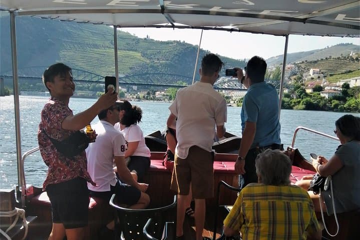Douro Valley Vineyard Hike to Pinhão — 9 km Through UNESCO Terraces photo 2