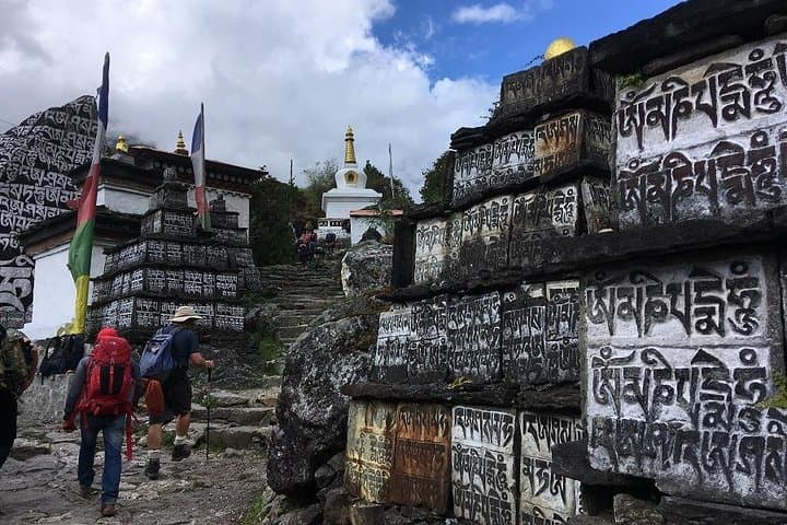 Everest Base Camp Trek: 15-Day High-Altitude Journey to Kalapathar photo 2