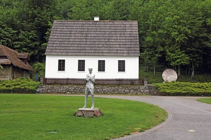 Plitvice Lakes and Nikola Tesla Birthplace Day Trip from Zagreb photo 2
