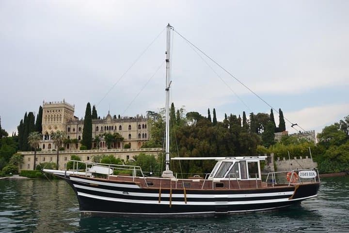 Sunset Motorsailer Cruise on Lake Garda — Private Aperitif & Shoreline Sights photo 3