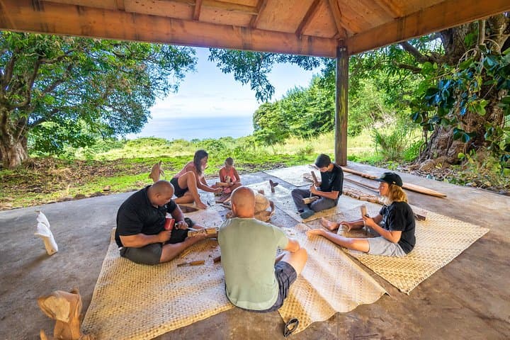 polynesian-carving-workshop-kona-holualoa-master-carver-tiki-class photo 6