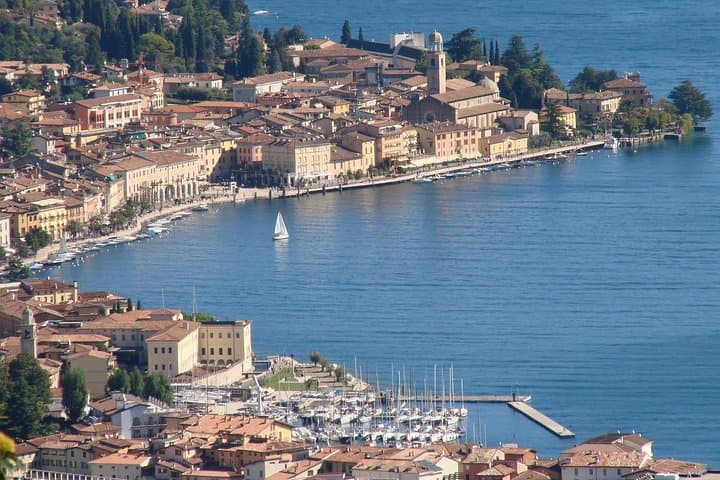 Private Lake Garda Tour: Salò to Gardone & Vittoriale degli Italiani photo 3