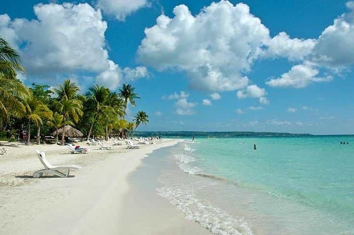 Discover Negril's Highlights: Blue Hole, Rick's Café, and 7 Mile Beach photo 6