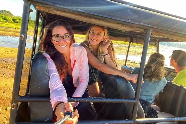 10-Day Private Sri Lanka Classic Tour with Driver and Luxury Vehicle photo 3