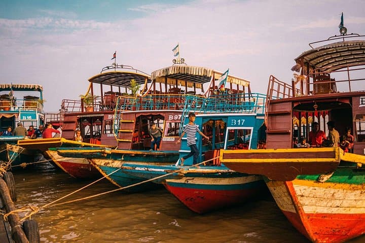 Tonle Sap Sunset Cruise: Floating Village, Cambodian Drinks & Siem Reap Evening Tour photo 3