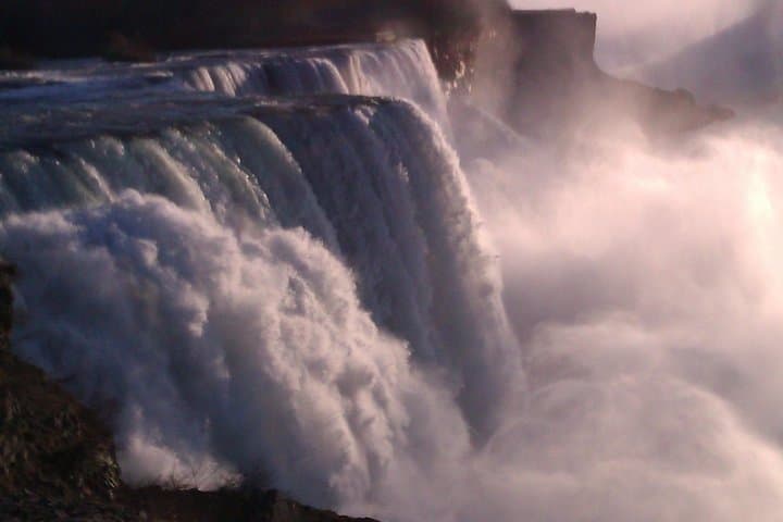 Niagara Guide: Prospect Point Trolley & Step-On Guide to Niagara Falls