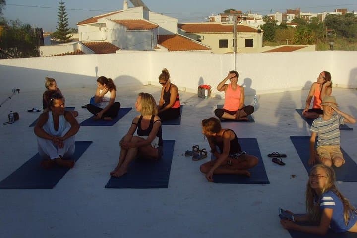 Rooftop Yoga in Faro: Beginner’s Morning on a White Roof photo 2