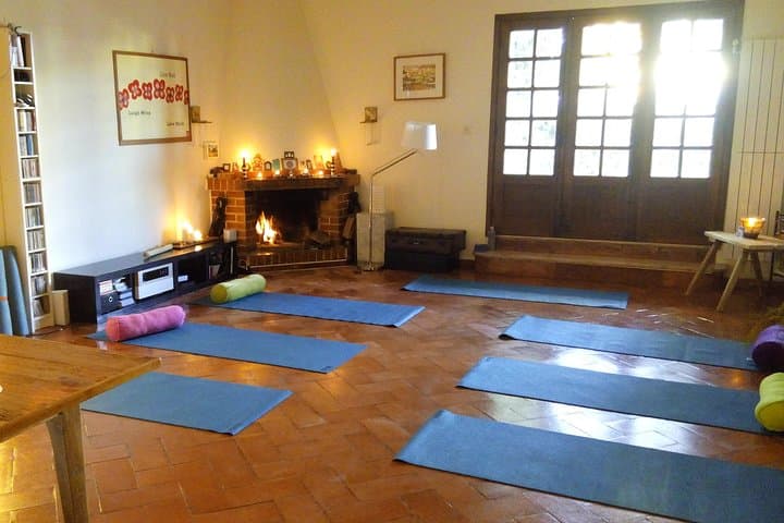 Rooftop Yoga in Faro: Beginner’s Morning on a White Roof photo 4