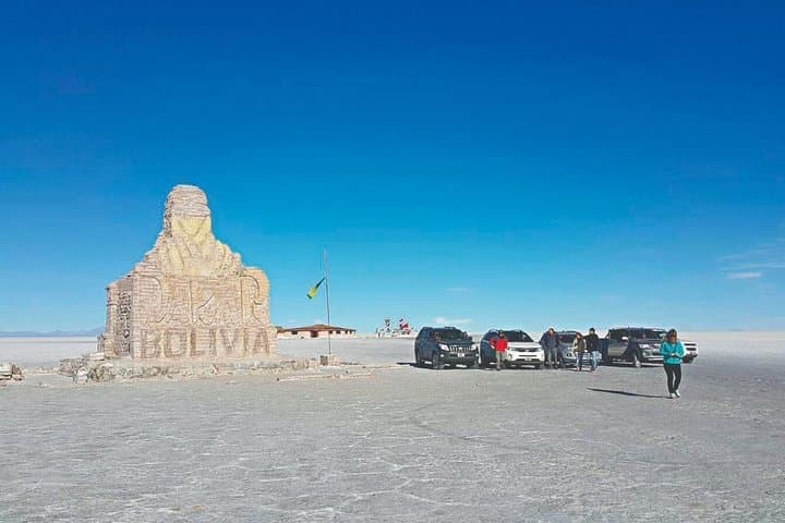 Sunset at Salar de Uyuni: 1‑Day Salt Flat Tour with English Guide and Lunch photo 3