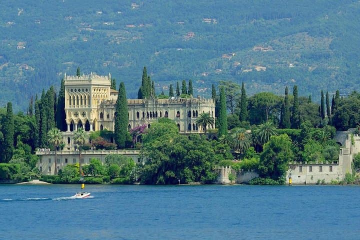 Private Lake Garda Tour: Salò to Gardone & Vittoriale degli Italiani photo 2