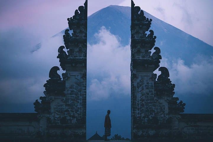 Sunrise at Lempuyang and Tirta Gangga: Private Eastern Bali Power-Spot Tour