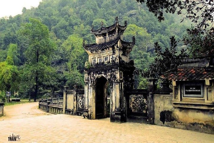 Hoa Lu, Tam Coc & Mua Cave Day Tour from Hanoi — Boat Ride, Cycling & Climb in Ninh Binh