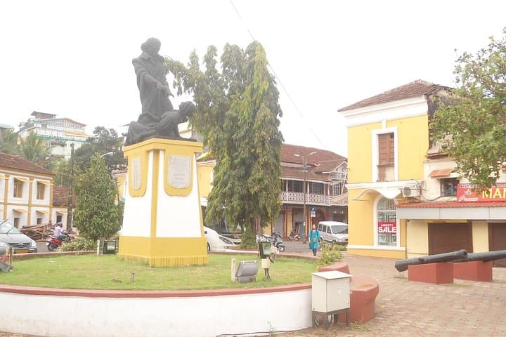 Fontainhas Walking Tour: Explore Goa's Latin Quarter & Feni Tasting photo 4