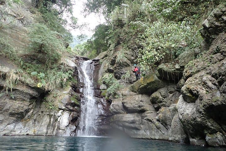 Yi-Hsin Creek Canyoning: Full-Day Waterfalls, Rappels & Water Jumps from Taipei photo 4