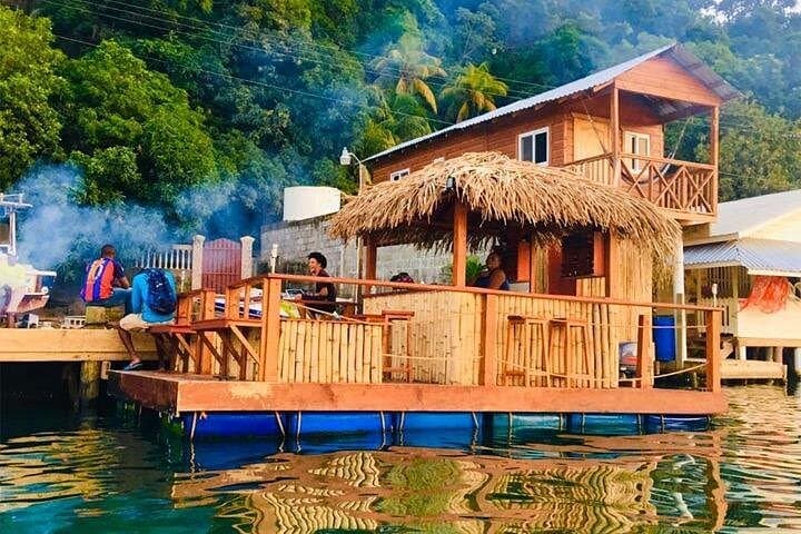 Roatan East End Floating Tiki Bar: Private Tiki Boat Tour with Snorkeling & Oak Ridge Visit