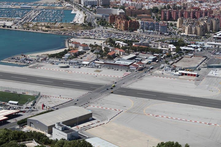 Gibraltar Great Siege & WWII Tunnels Tour — Walk the Rock in 3 Hours photo 5