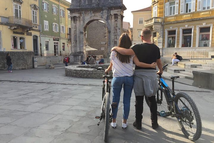 Pula Old Town, Beaches & Fortifications: Coastal Bike Tour from the Arena photo 6