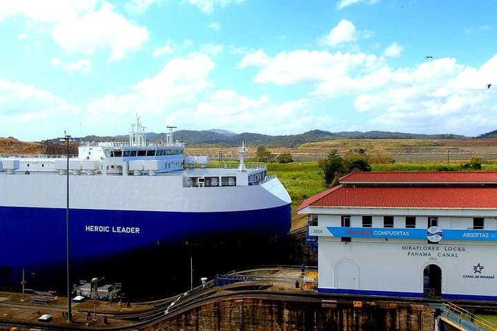 Panama City & Miraflores Locks Guided Tour: Canal, Casco Viejo & Amador Causeway