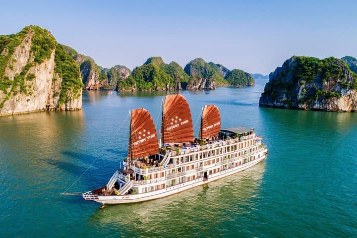 Bai Tu Long Bay Overnight Cruise: Quiet Waters, Kayaks & Cave Beaches photo 4