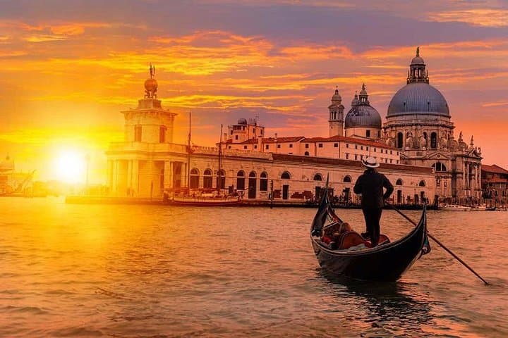 Private Venice Gondola Aperitif and Serenade on the Grand Canal photo 1