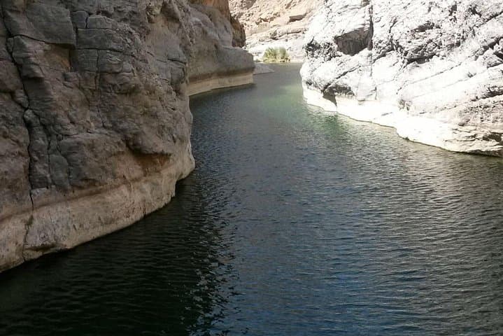 Hawer Aqua Hiking in Wadi Bani Khalid: Canyon Swimming and Rock Jumps photo 4