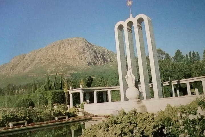 Cape Winelands Private Day Tour: Stellenbosch & Franschhoek Tastings photo 2