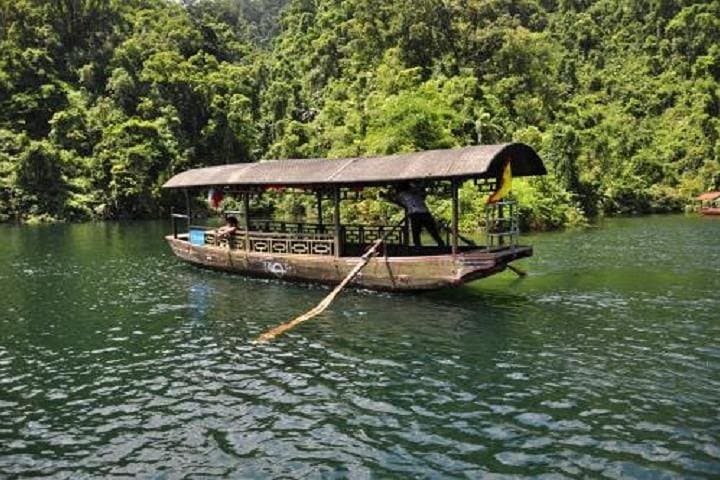 Seven Star Crag & Dinghu Mountain Day Tour from Guangzhou — Lakes, Caves and Ancient Forests photo 3