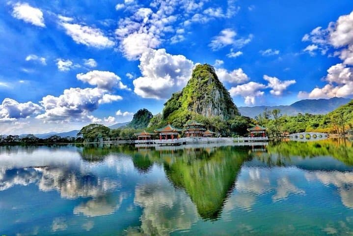 Seven Star Crag & Dinghu Mountain Day Tour from Guangzhou — Lakes, Caves and Ancient Forests