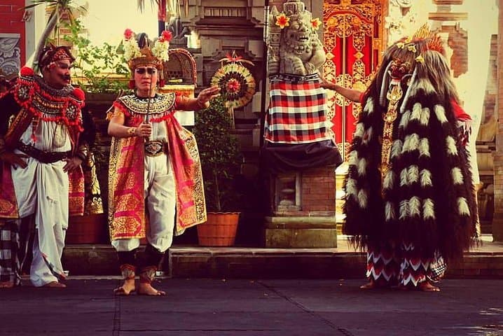 one-day-bali-highlights-ubud-monkey-forest-tirta-empul-and-waterfall photo 3
