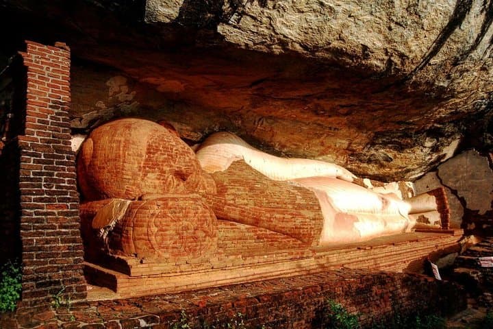 Pidurangala Rock Day Tour from Colombo — Hike, Temple & Panoramic Views photo 6