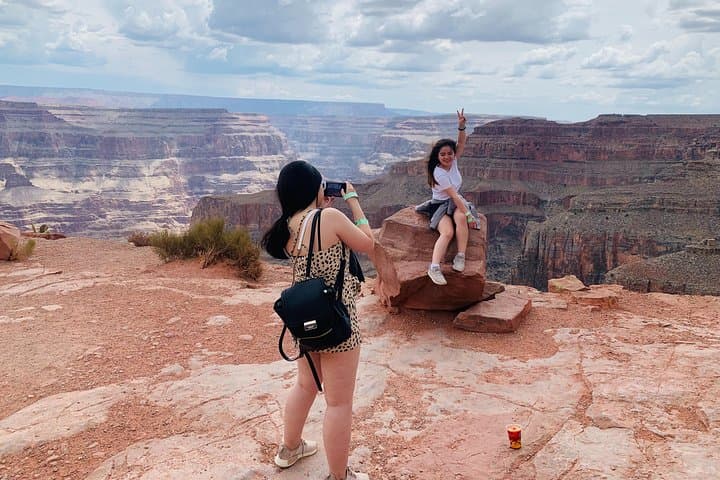 Grand Canyon West Helicopter Descent and Skywalk Tour from Las Vegas photo 4