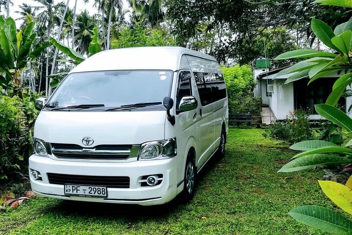 Sri Lanka Car Rental with Driver: Daily Private Cars, Vans & Minibuses for Flexible Touring