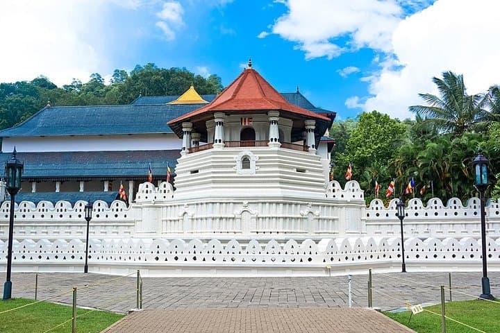 7-Day Sri Lanka Classic Tour: Sigiriya, Kandy, Kitulgala Rafting & Southern Beaches photo 3