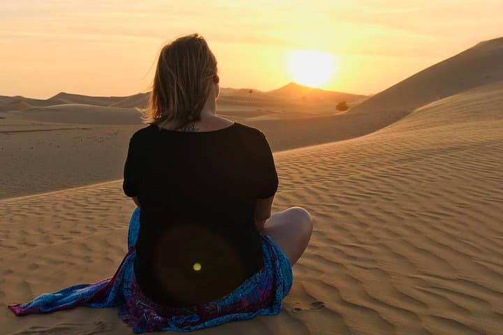 Evening Abu Dhabi Desert Safari: Dune Bashing, Sandboarding & BBQ Under the Stars photo 4