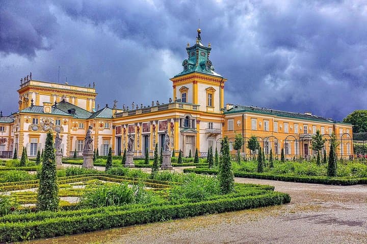 Discover Warsaw’s Gardens: 3-Hour Local Green Walk Through Łazienki & BUW