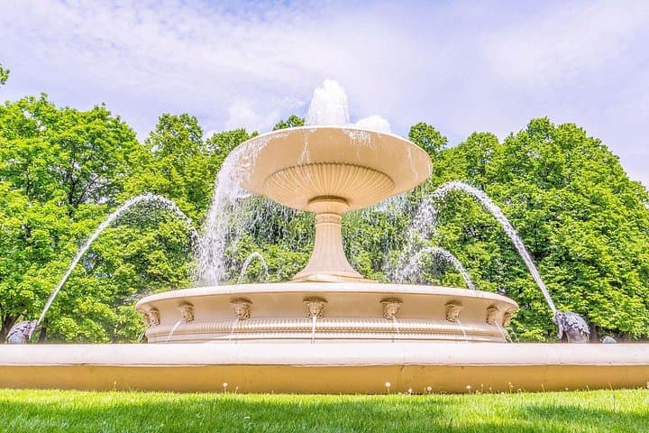 Discover Warsaw’s Gardens: 3-Hour Local Green Walk Through Łazienki & BUW photo 2