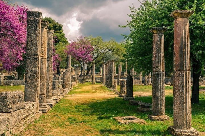 4-Day Classical Greece Tour from Athens — Delphi, Olympia, Mycenae & Meteora