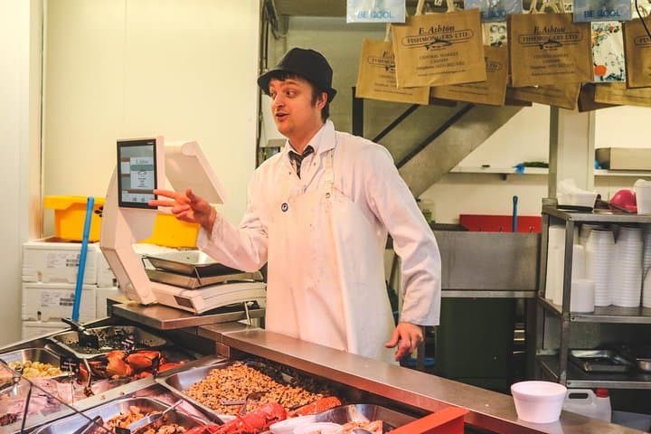 Cardiff Castle to Cardiff Market: 2.5‑Hour Walking & Tasting Tour photo 4