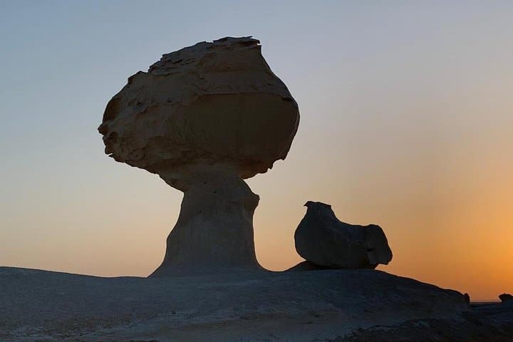 Overnight Bahariya Oasis: Black & White Desert and Crystal Mountain Adventure photo 3