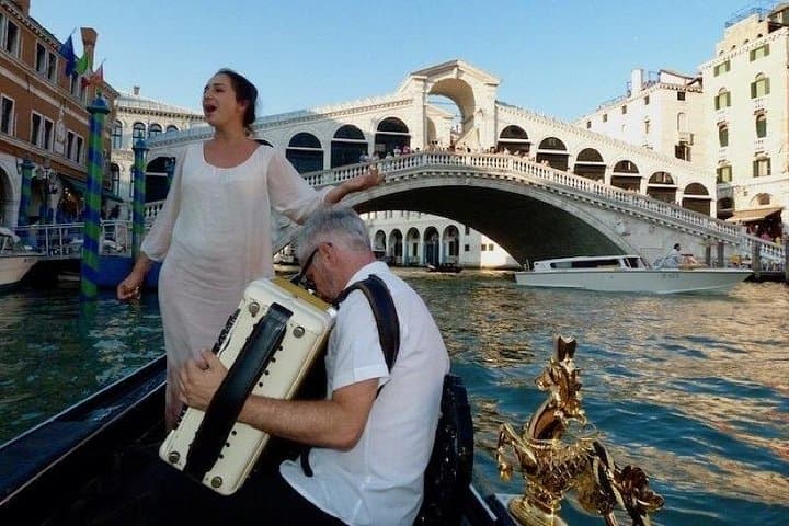 Private Venice Gondola Aperitif and Serenade on the Grand Canal photo 4