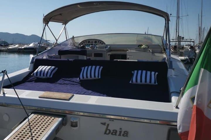 Capri small-group boat tour with aperitif — faraglioni, caves & coastal swim photo 3