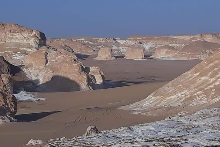 Overnight Desert Adventure: Bahariya Oasis, Black & White Deserts & Crystal Mountain photo 2