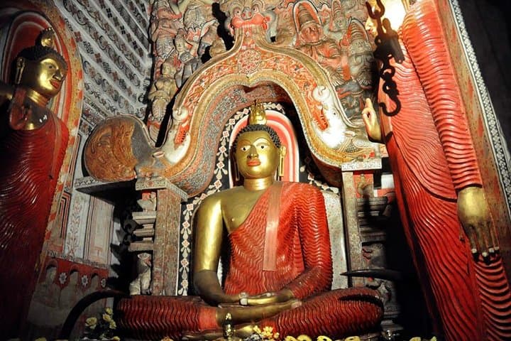 Kandy Scenic Train Ride & 3-Temple Highlights Day Tour photo 4