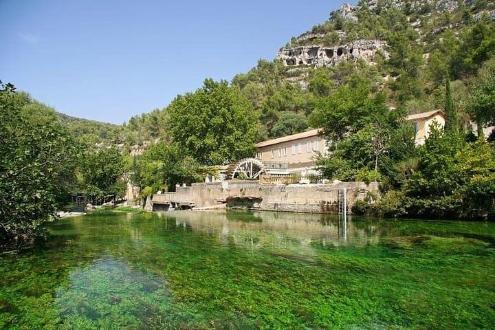 Best of Provence Day Tour from Avignon: Gordes, Roussillon & Pont du Gard photo 3